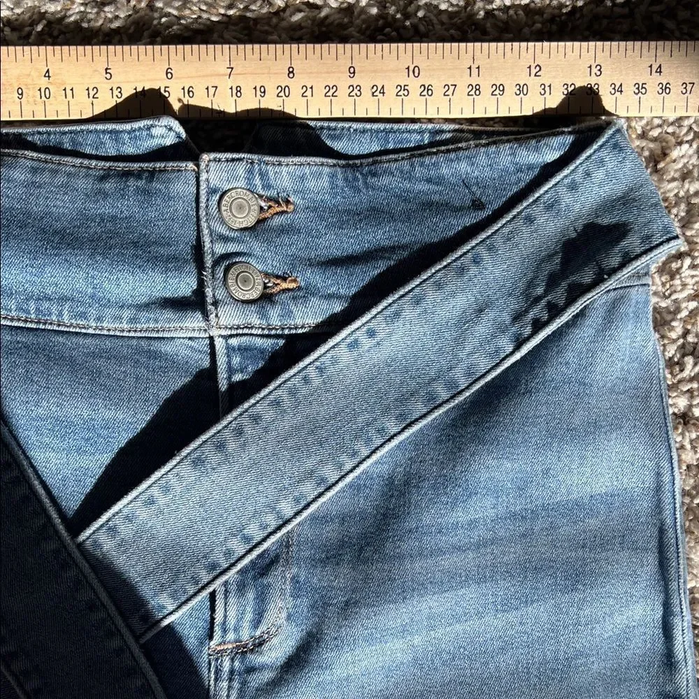 Abercrombie & Fitch  Ultra High-Rise Super Skinny Ankle Jeans in Size 6/ 28